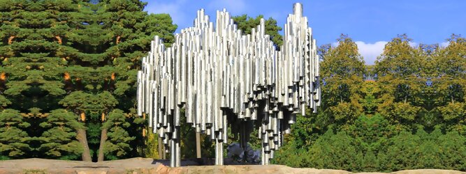Trip Rumänien Reisetipps - Sibelius Monument in Helsinki, Finnland. Wie stilisierte Orgelpfeifen, verblüfft die abstrakt kühne Optik dieser Skulptur und symbolisiert das kreative künstlerische Musikschaffen des weltberühmten finnischen Komponisten Jean Sibelius. Das imposante Denkmal liegt in einem wunderschönen Park. Der als „Johann Julius Christian Sibelius“ geborene Jean Sibelius ist für die Finnen eine äußerst wichtige Person und gilt als Ikone der finnischen Musik. Die bekanntesten Werke des freischaffenden Komponisten sind Symphonie 1-7, Kullervo und Violinkonzert. Unzählige Besucher aus nah und fern kommen in den Park, um eines der meistfotografierten Denkmäler Finnlands zu sehen.